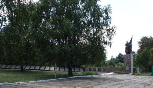 Братская могила в пгт Петрово Братская могила в пгт Петрово