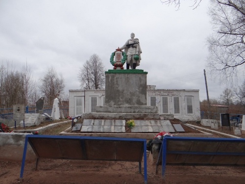 Братская могила с. Залучье Новгородской области Братская могила с. Залучье Новгородской области