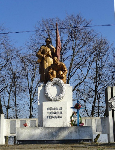 Мемориал в селе Купичев Волынской области Мемориал в селе Купичев Волынской области